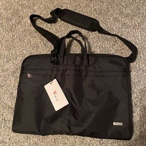 NWT Voova Laptop Bag (17-17.3”)